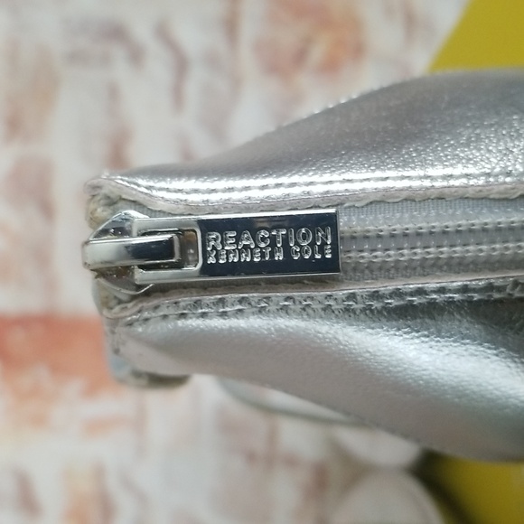 New Kenneth Cole Reaction 7 Lost N Time Sandals - Picture 6 of 11